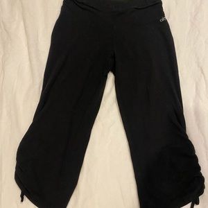 Alo Yoga Brand cropped knee length athletic leggings size medium